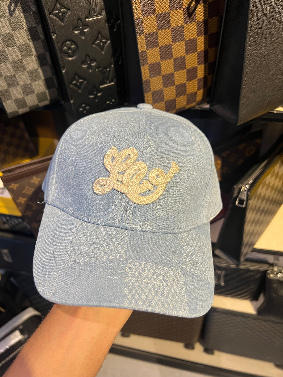 LV CAP