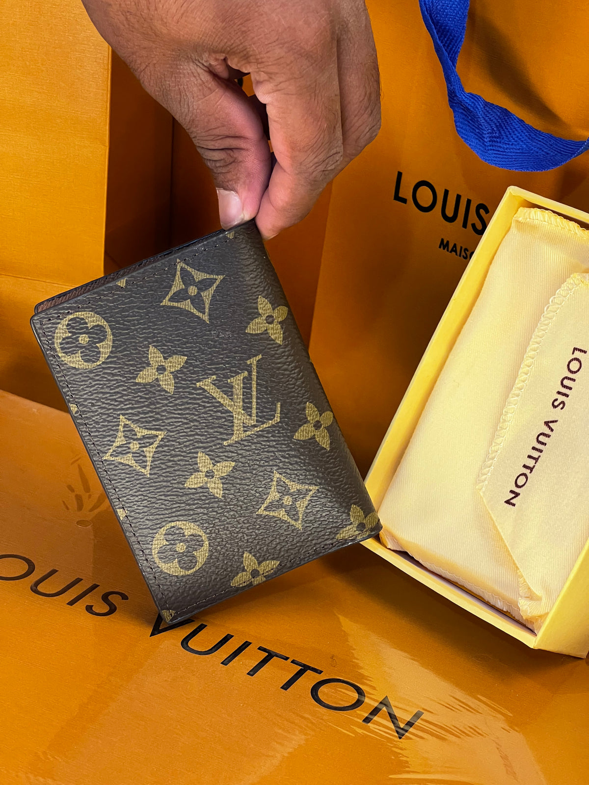 Lv Wallet/CardHolder