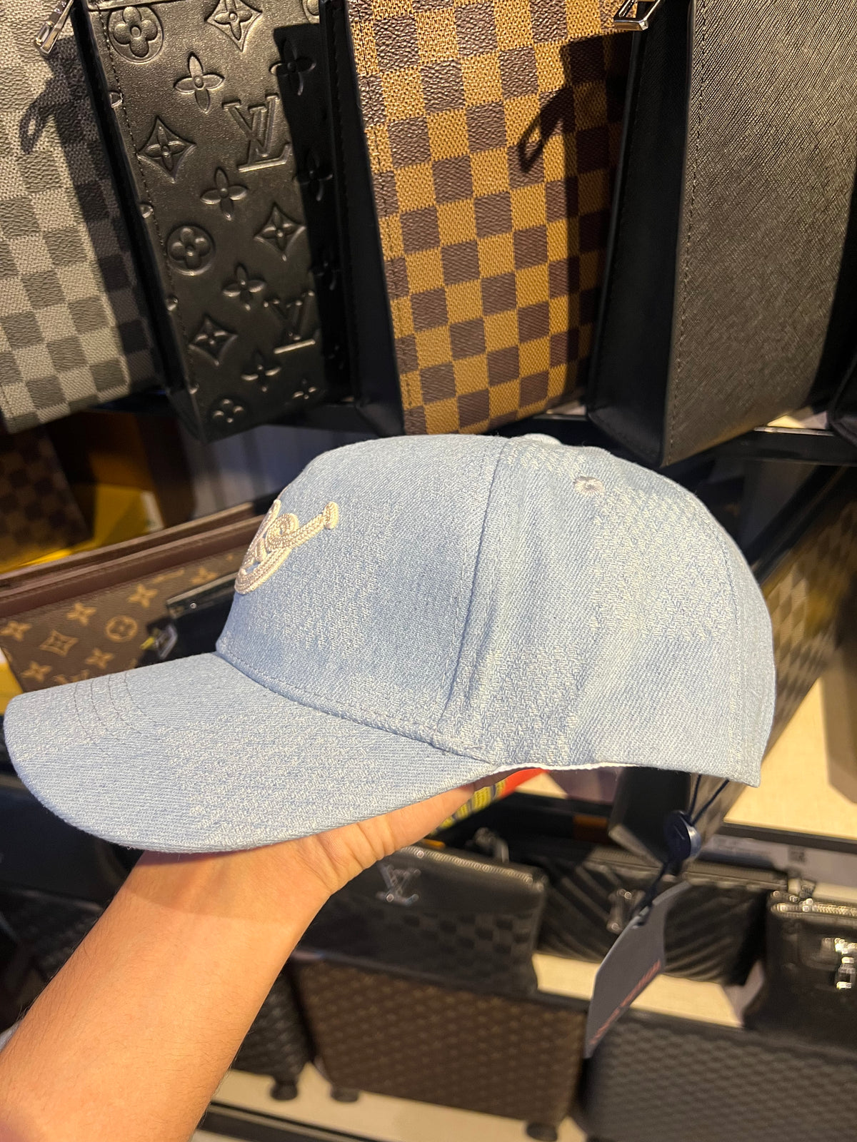 LV CAP