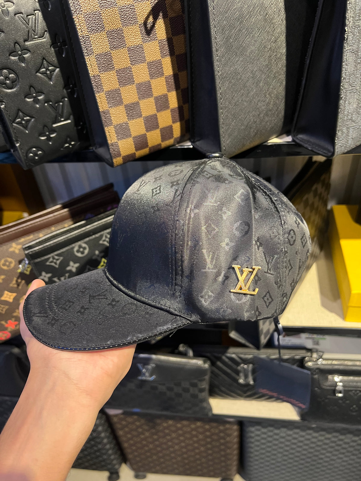 LV CAP