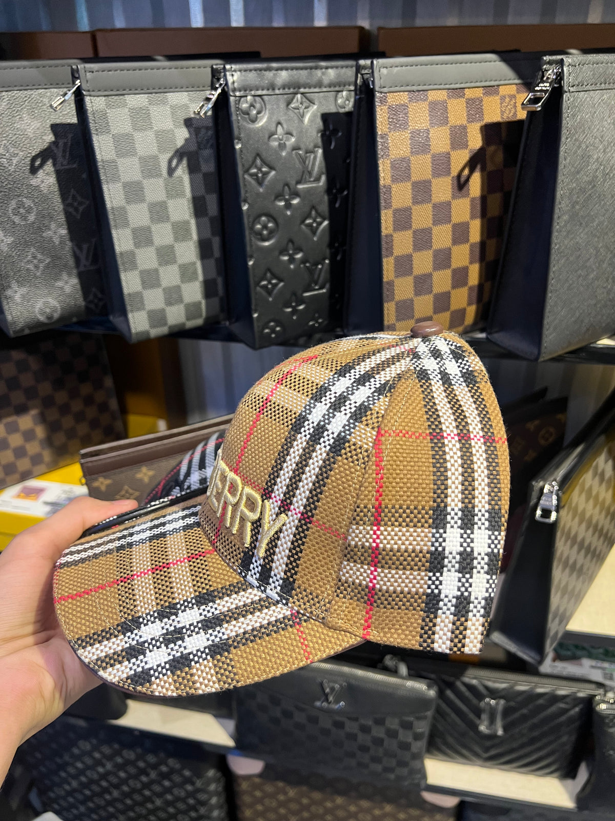 BURBERRY CAP