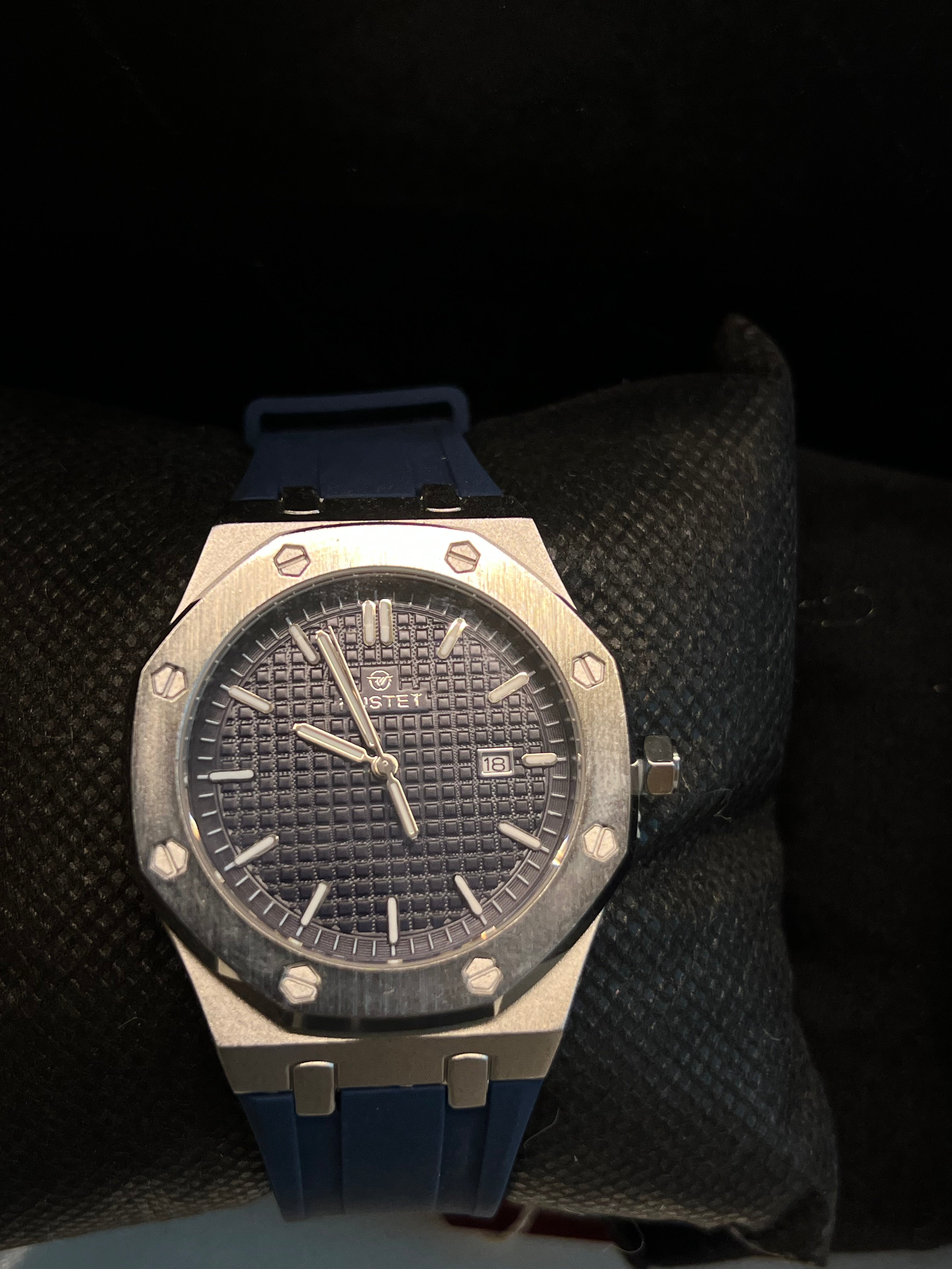RUSTET WATCH