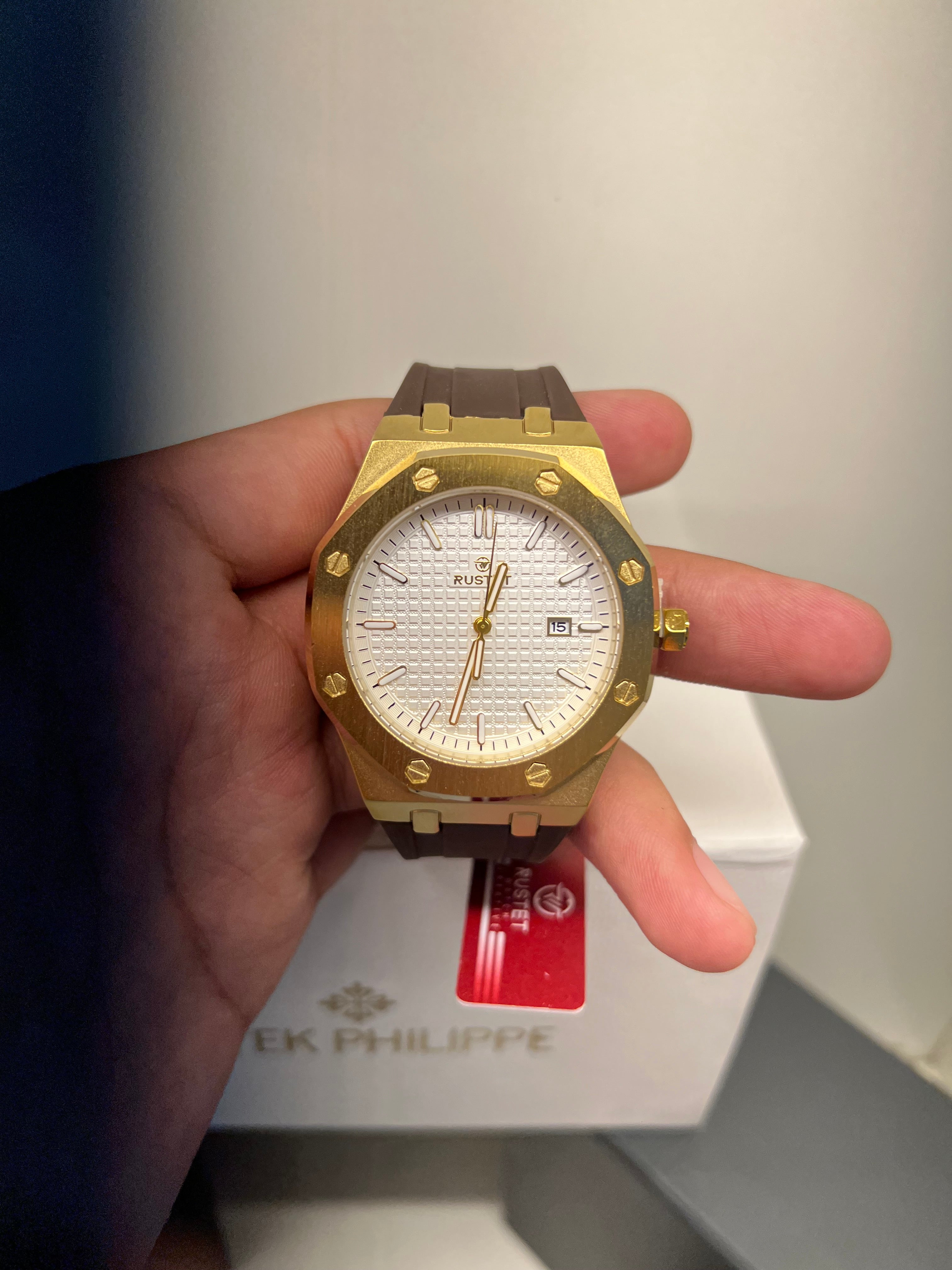RUSTET WATCH